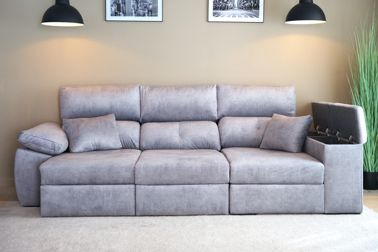 Sofá extensible D3A en color plata en la habitación